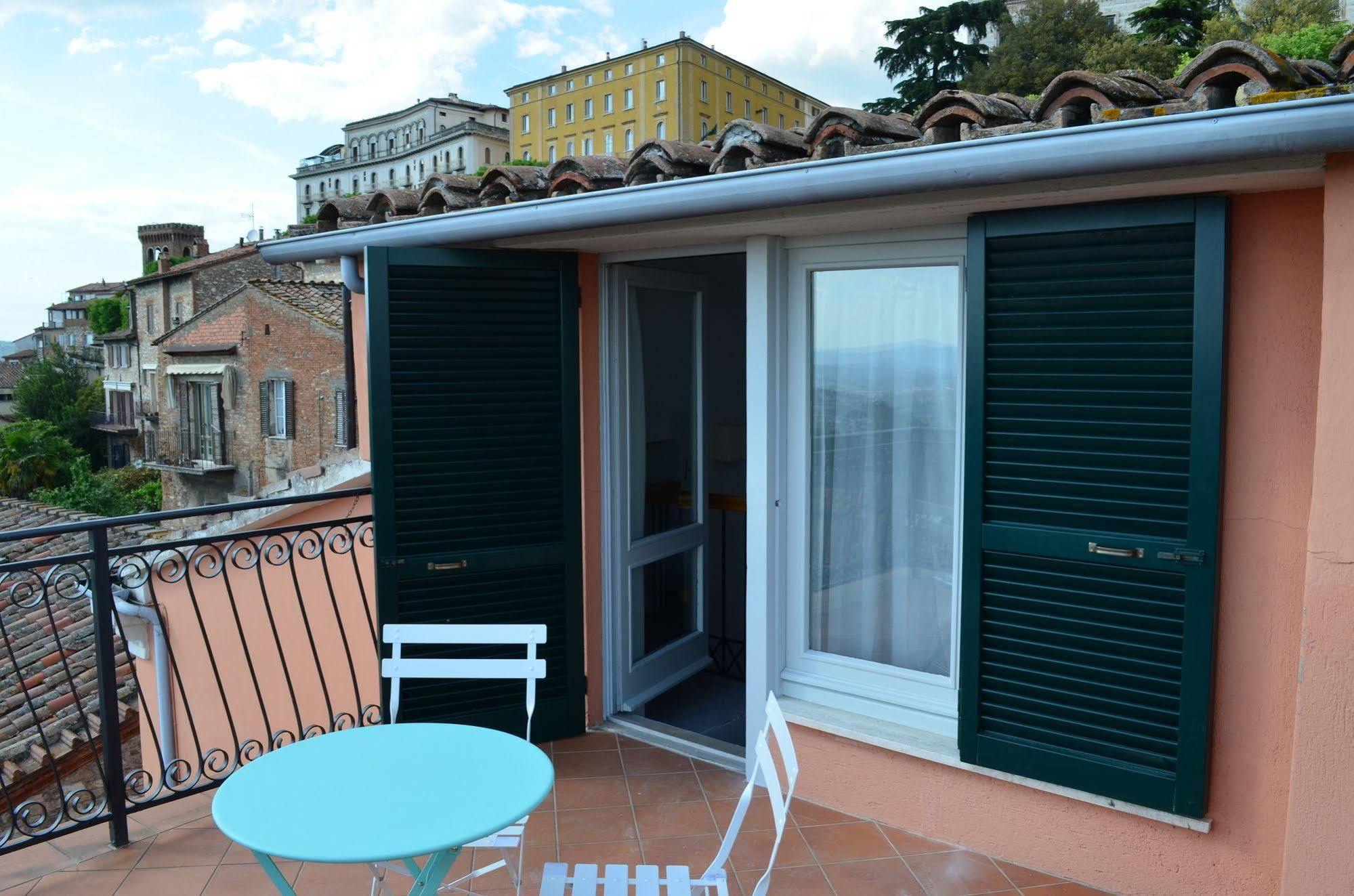 Hotel Rosalba Перуджа Екстериор снимка